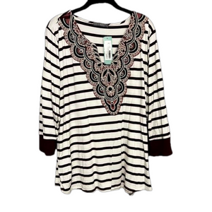 NWT Flowy 3/4 Sleeve Embroidery knit top